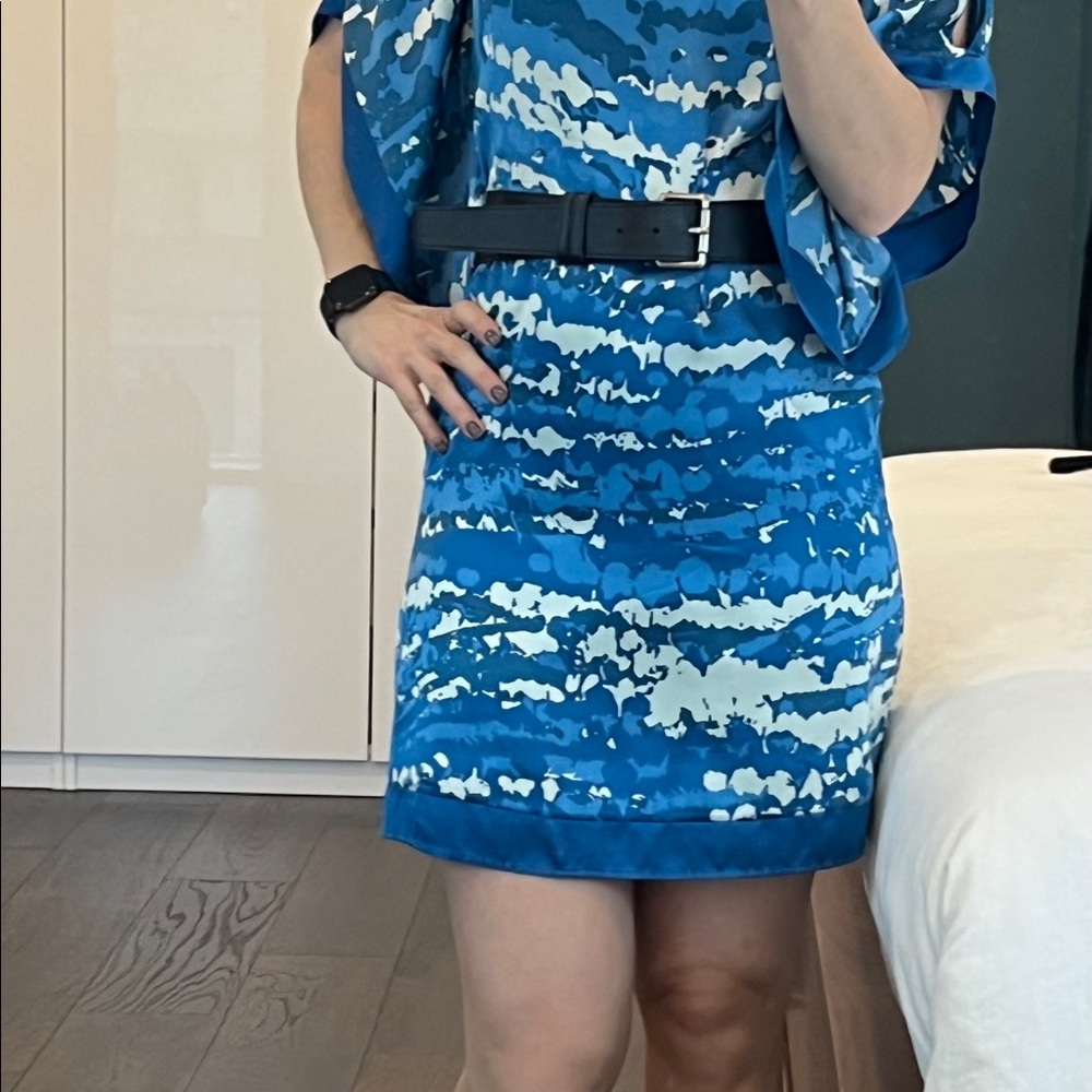 Hanii Y silk dress in blue and white with belt
